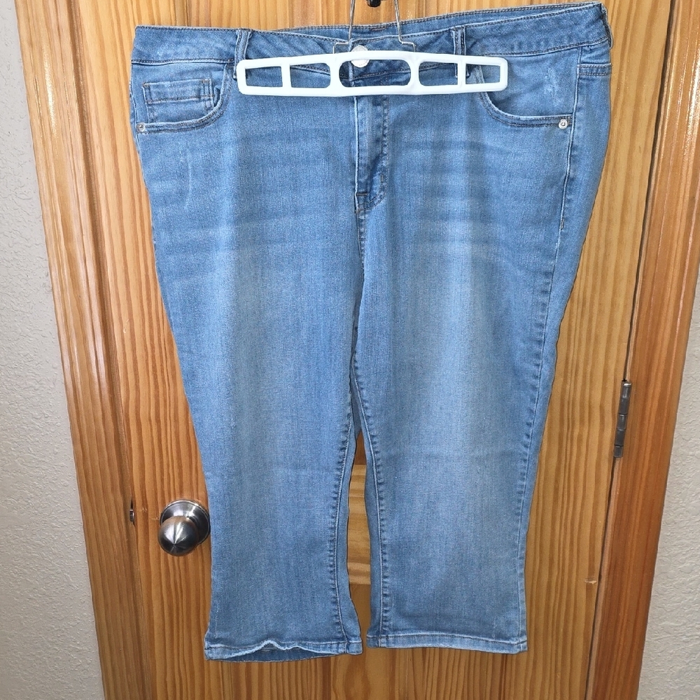 Lane Bryant Super Stretch Low Rise Capri- Size 20
